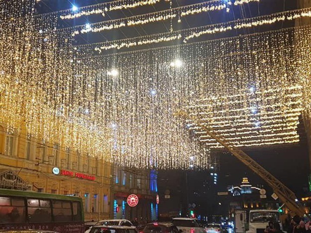 Стало известно по каким дням будут включать звездное небо на Сумской. Фото: Facebook "Шо в городе"
