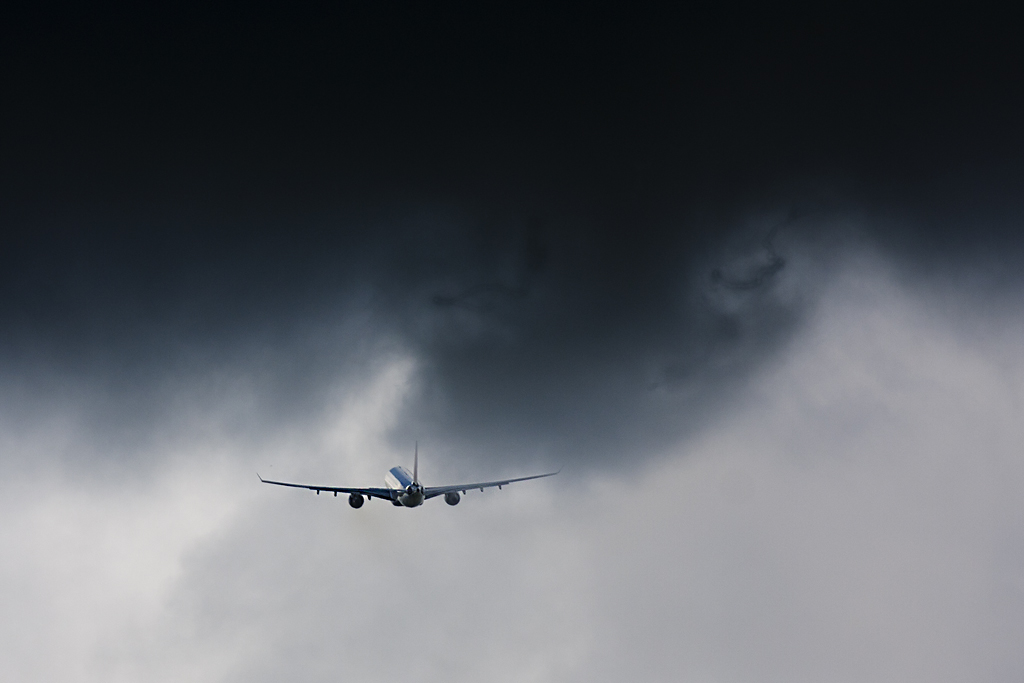 Вхурделило: рейс зі Львова до Лондона відклали на добу