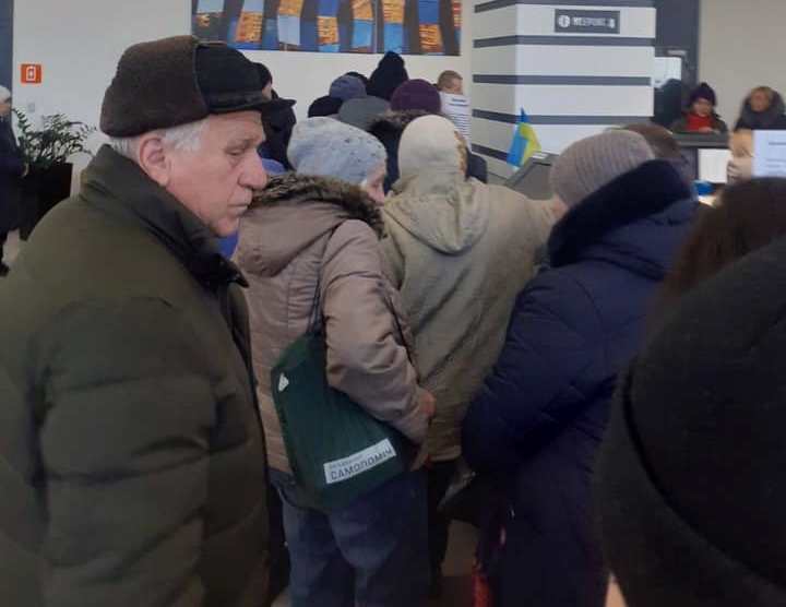 Харьковские пенсионеры жалуются на трудности с получением Е-тикет. Фото: "Харьковские будни"