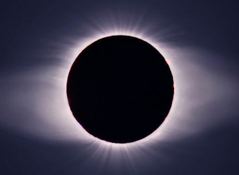 Фото www.astrologanna.com. Сегодня планета наблюдает уникальное лунное затмение.  