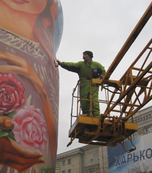 При росписи художники использовали буйство красок нашей природной зоны. Фото delfi.ua.