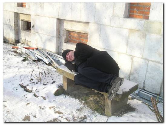 Дабы харьковские бездомные не замерзли, в ХОГА решили создать общественные пункты обогрева. Фото archess.narod.ru. 