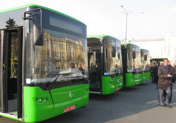 Фото Юрия Зиненко. Городские власти "озеленят" весь транспорт. 