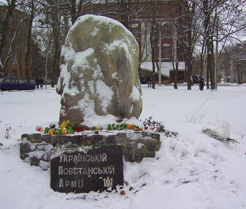 Памятник УПА в Харькове не раз был испорчен вандалами. Фото из архива "КП".