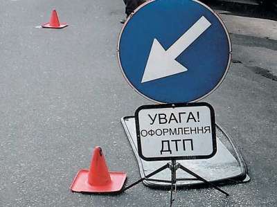Из-за скользких дорог в Харькове увеличилось количество ДТП. 