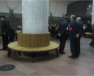 Цена закупки десяти конструкций скамей действительно составила 288 тысяч гривен. Фото Юрий ЗИНЕНКО.