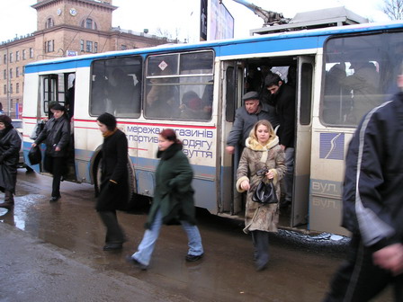 38-й троллейбусный маршрут теперь работает только по будням в часы "пик". Фото из архива "КП".