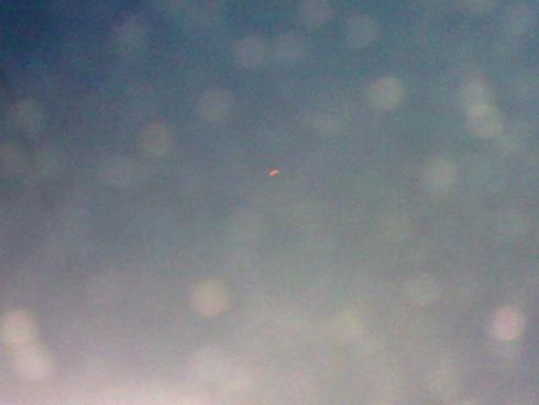 Неизвестный объект в небе  успели сфотографировать очевидцы. 