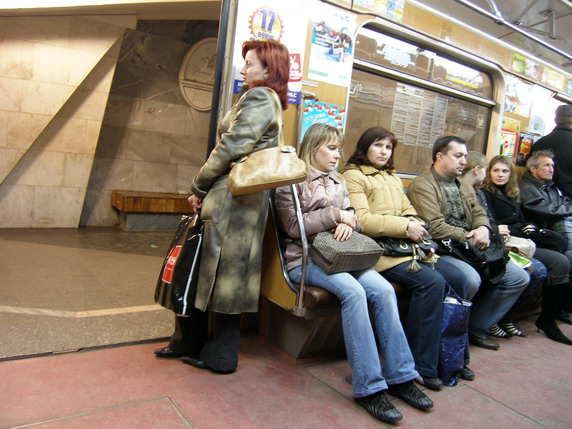 Горожане хотят, чтобы каждый год в Харькове открывалось по станции метро. Фото "В городе".