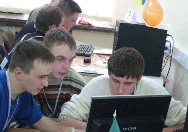 Открытая Международная Зимняя школа по программированию – единственное в своем роде мероприятие на территории Украины. Фото с официального сайта Зимней школы по программированию 2011.