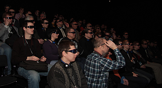 Фото <a href=http://www.ixbt.com/dvd/panasonic-munich-2010.shtml>ixbt.com
</a>. Смотреть 3D фильмы лучше в середины зала. 
