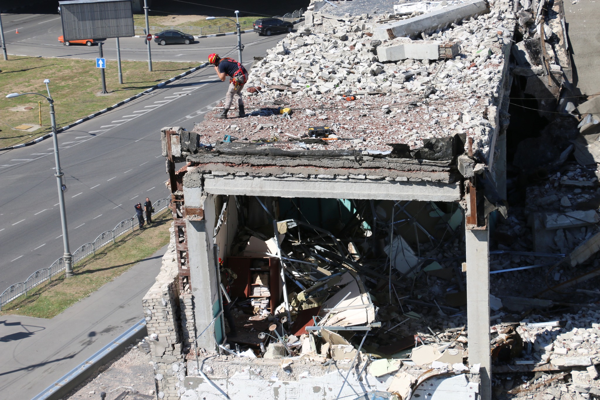 У Харкові розбирають завали Будинку друку -
