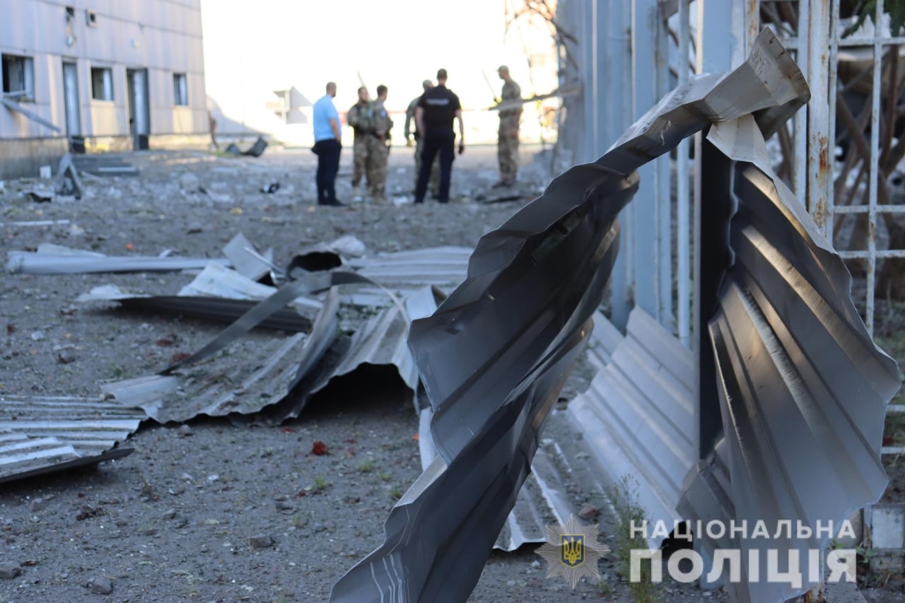 Полиция показала последствия артобстрела Холодногорского района Харькова