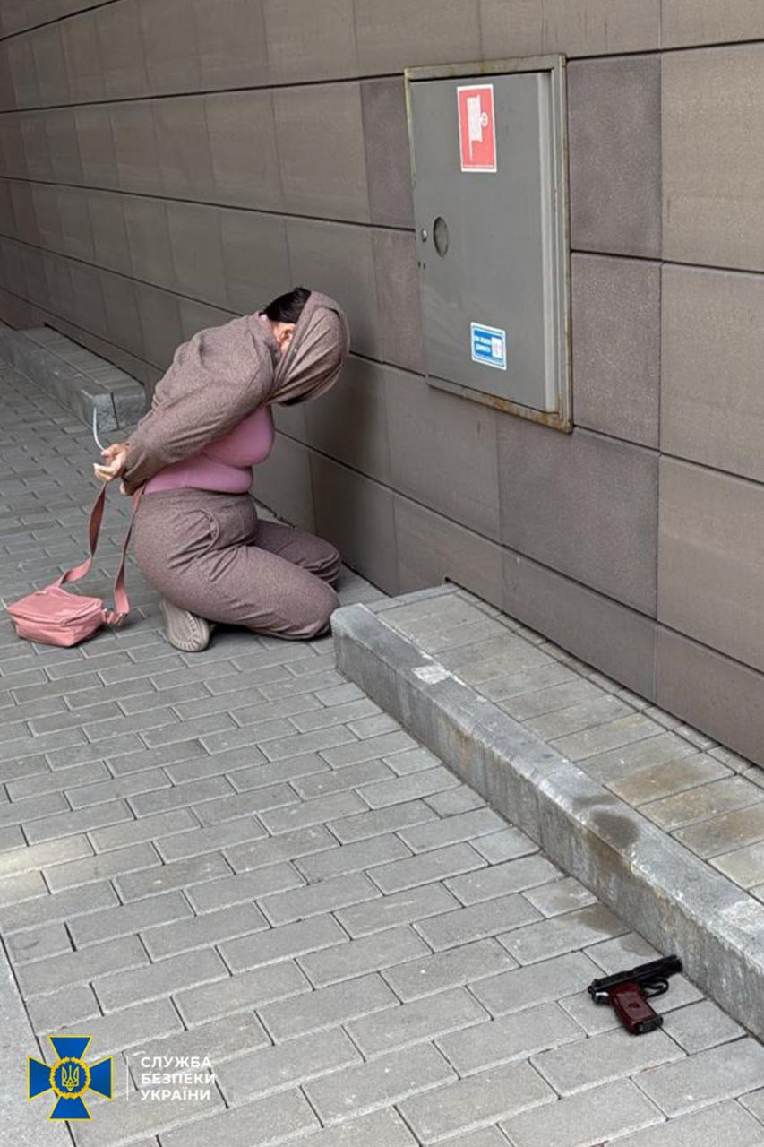 Задержанная.