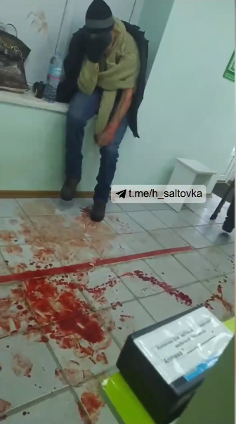 В Харькове под обстрел попали люди, стоявшие в очереди в аптеку.