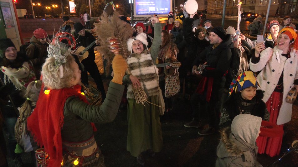По центру Харькова прошло рождественское шествие.