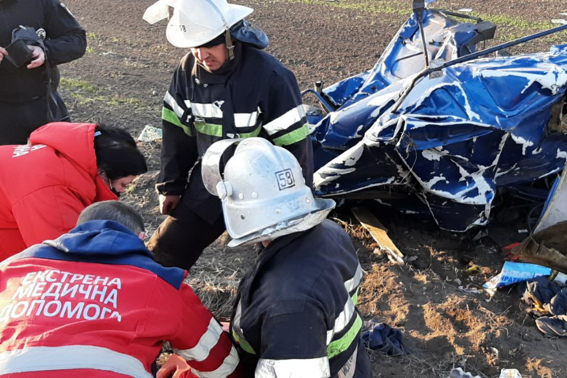 Под Харьковом перевернулся грузовик. Фото: ГУ ГСЧС в Харьковской области