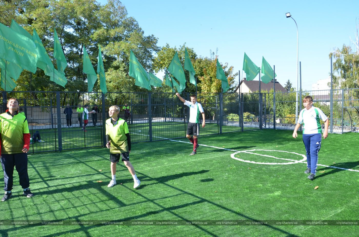 Дорожка для катания на роликах, спортплощадки, качели: Ново-Баварский сквер открыли после реконструкции фото 9 8