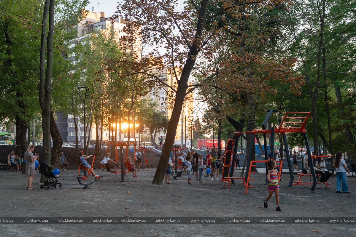 Замок, скалодром, детские площадки: парк "Юность" в Харькове открыли после реконструкции фото 18 17