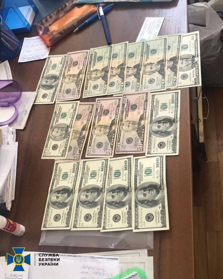 В Харькове поймали на взятке врача. Фото: СБУ