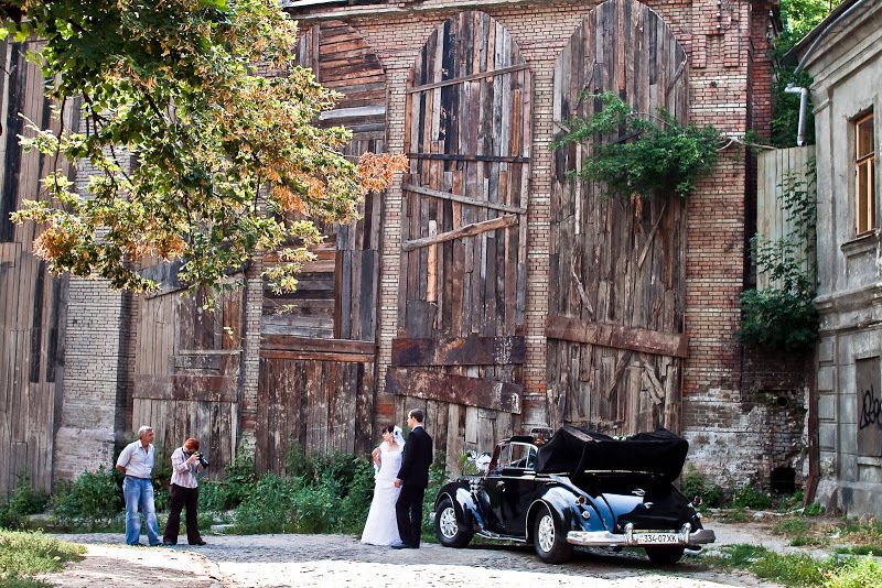 Возле анатомического театра в переулке Воробьева проводят фотосессии. Фото: the-past.inf.ua