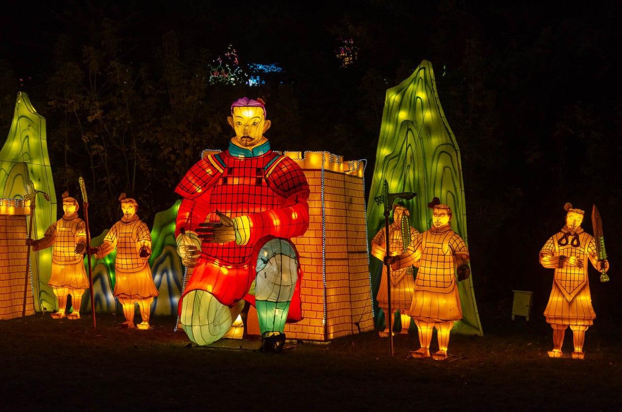 Панды, фламинго, шоу акробатов: в Харькове стартовал Фестиваль гигантских китайских фонарей (фоторепортаж) фото 2 1