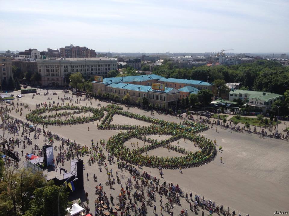 Площадь Свободы в Харькове во время Велодня. Фото: kharkov.moygorod.ua