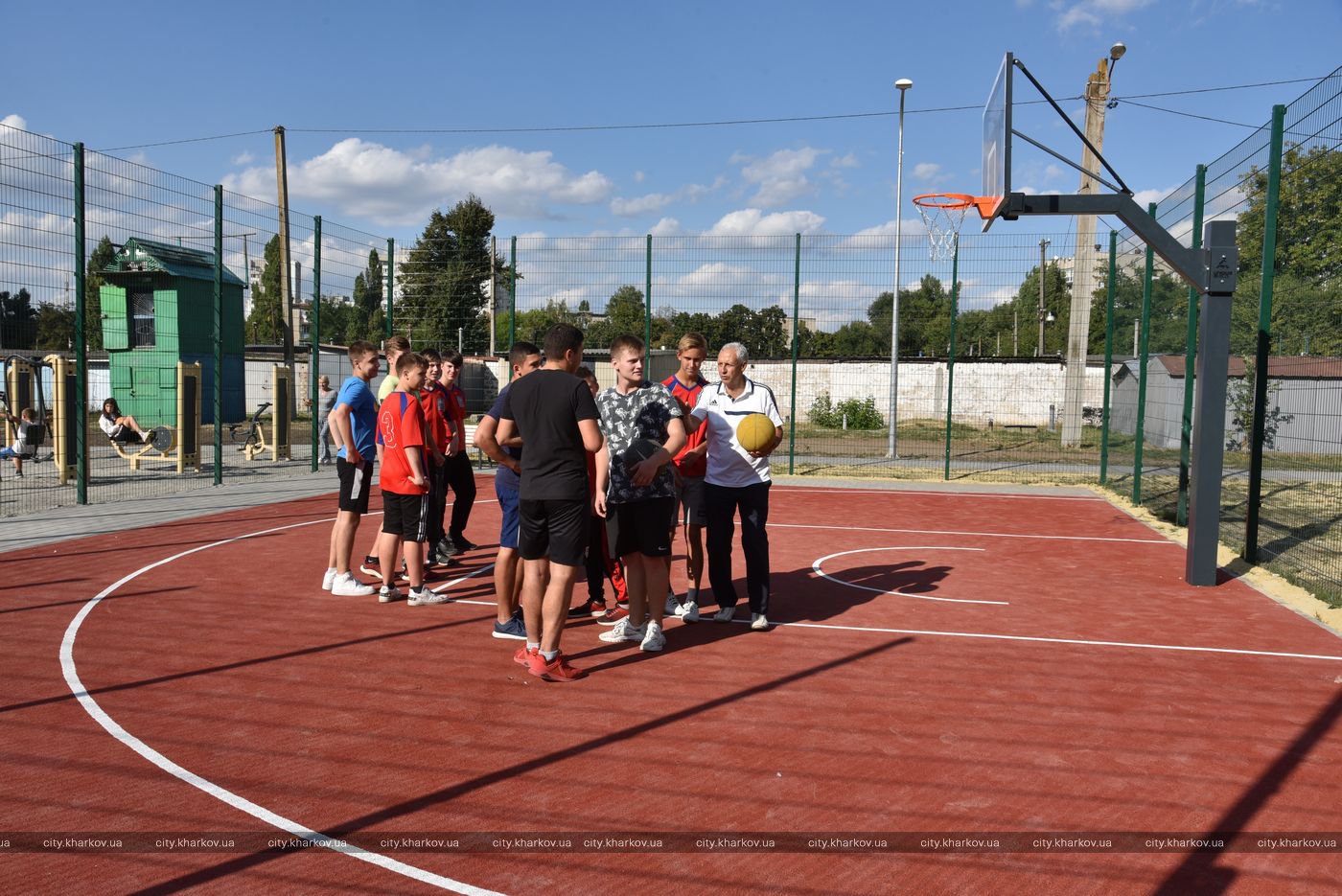 На Салтовке и ХТЗ: в Харькове появились две новые зоны отдыха фото 2 1
