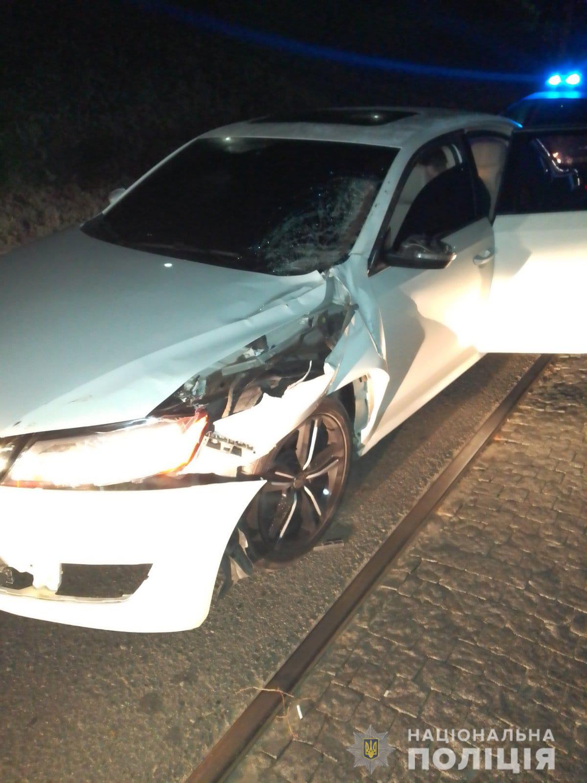 Погибла лошадь, пострадала девушка: на Клочковском спуске — ДТП фото 2 1