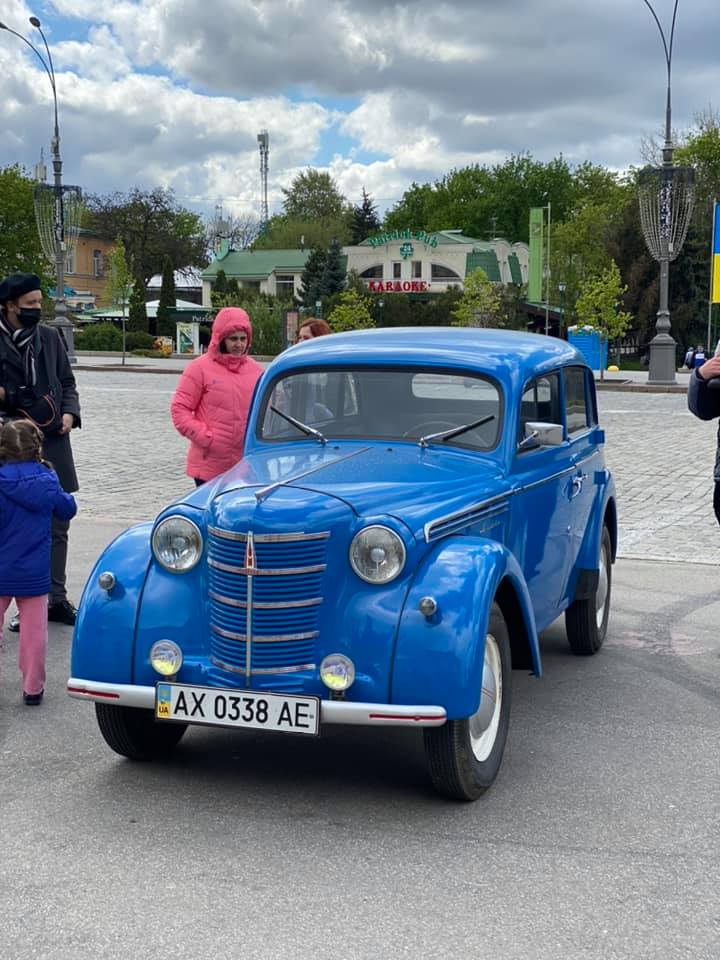 Трофейные ретро-машины,  военная техника и полевая каша: на площади Свободы отмечают День Победы фото 5 4