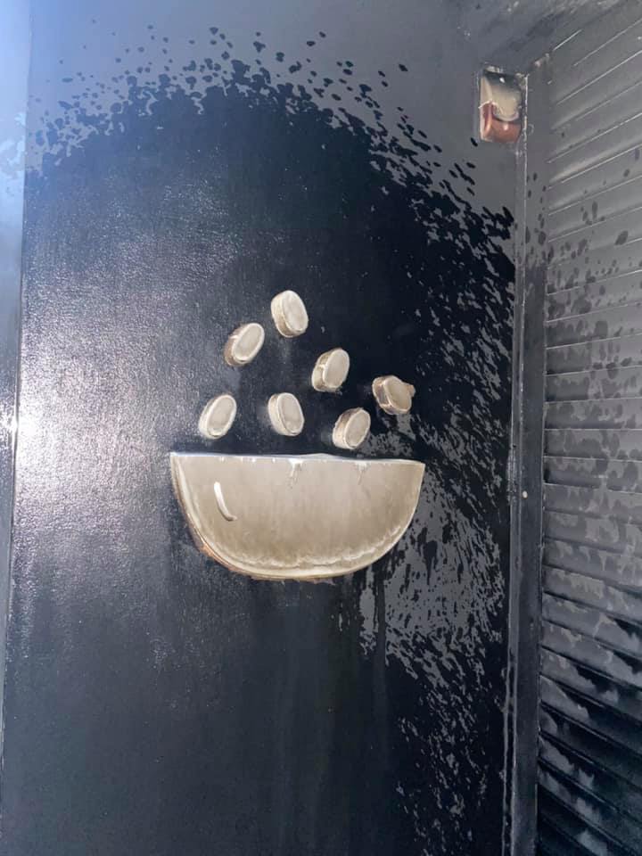 "Возможно, это привет мне": в Харькове подожгли кафе дочери Владимира Скоробагача фото 1