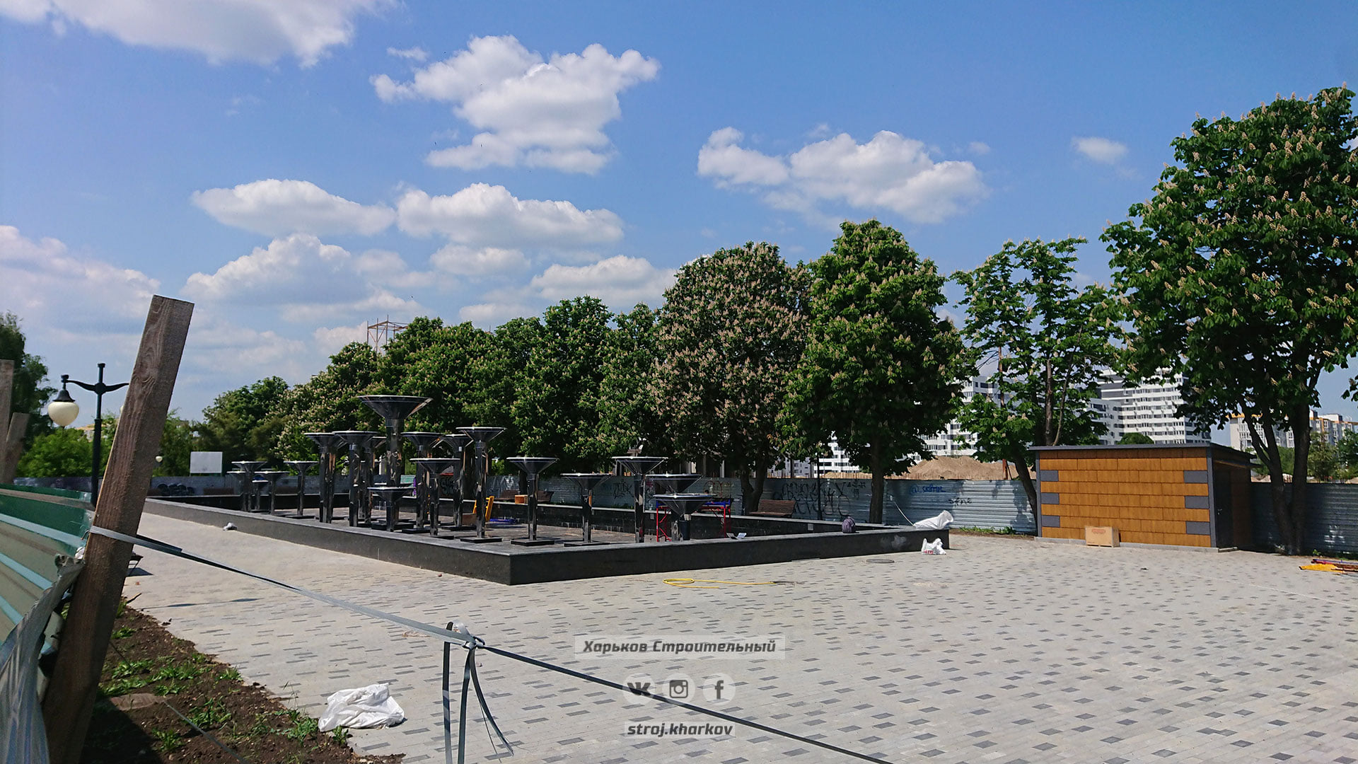 В современном стиле: Олимпийский фонтан возле Дворца спорта заработал после реконструкции фото 5 4