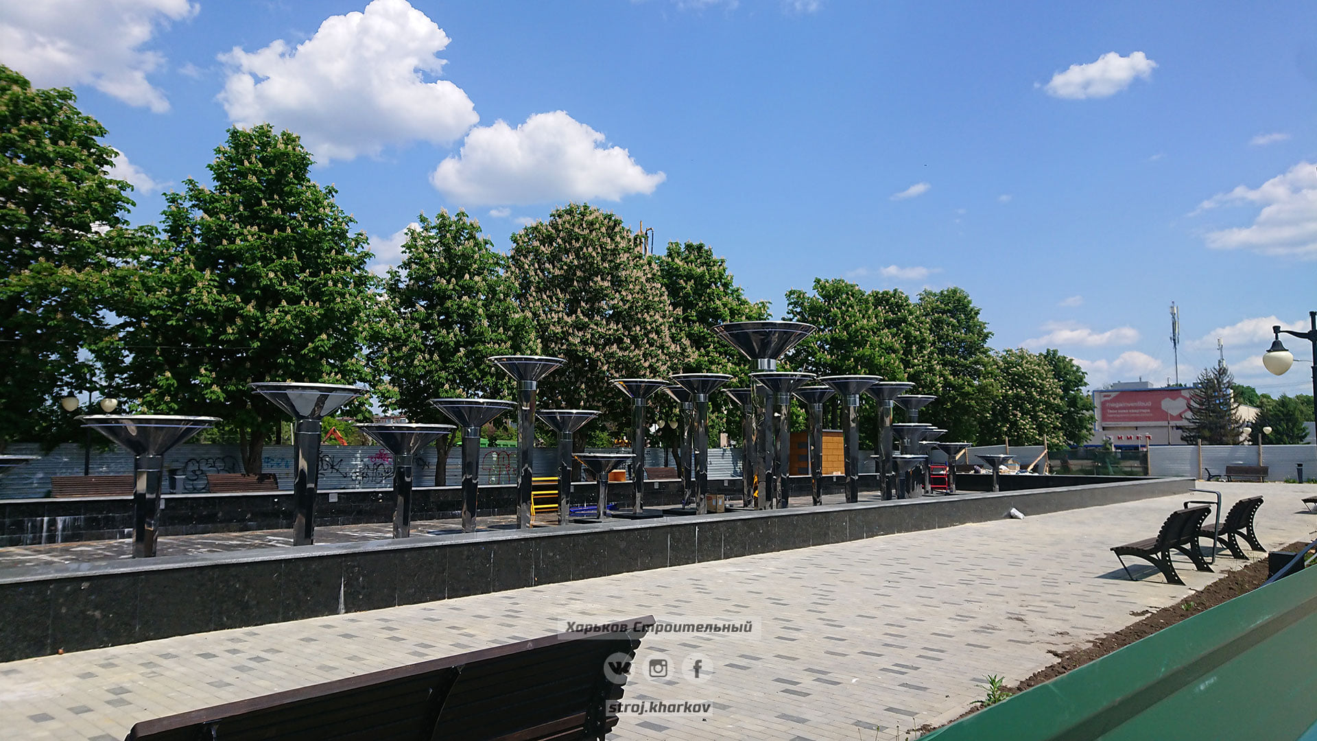 В современном стиле: Олимпийский фонтан возле Дворца спорта заработал после реконструкции фото 4 3