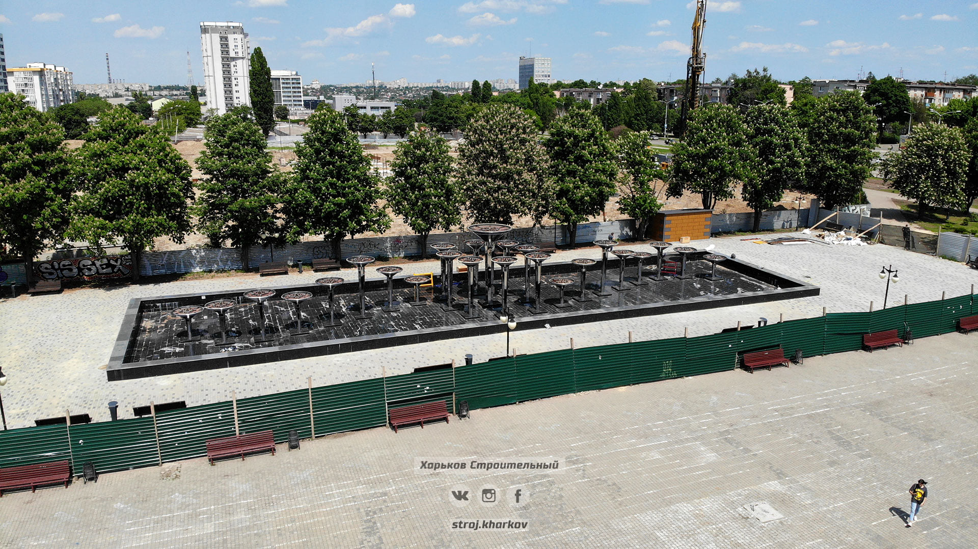 В современном стиле: Олимпийский фонтан возле Дворца спорта заработал после реконструкции фото 1