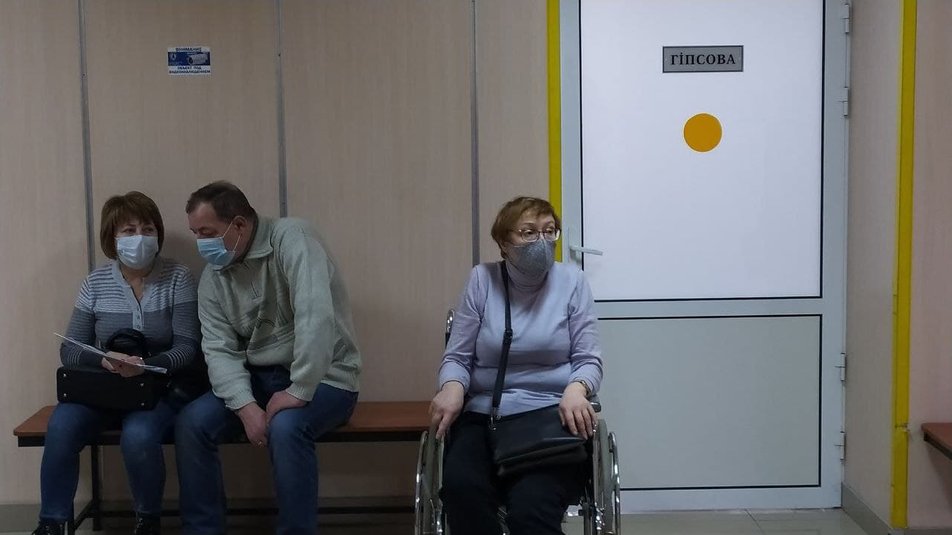 Из-за гололедицы в Харькове в травматологическую больницу обратились 79 человек.