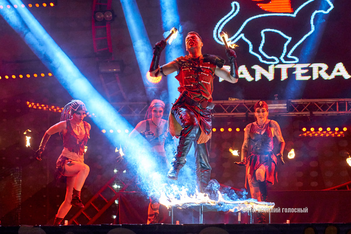 Венки, русалка, файер-шоу: как харьковчане отпраздновали Ивана Купала фото 7 6