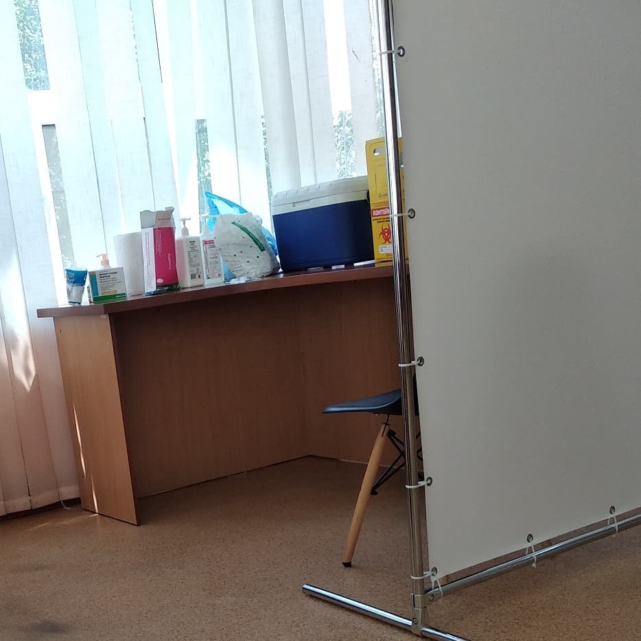 Внутри центра массовой вакцинации на Шатиловой даче, 4.
