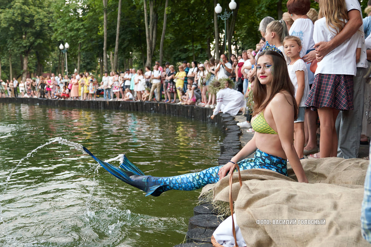 Венки, русалка, файер-шоу: как харьковчане отпраздновали Ивана Купала фото 2 1