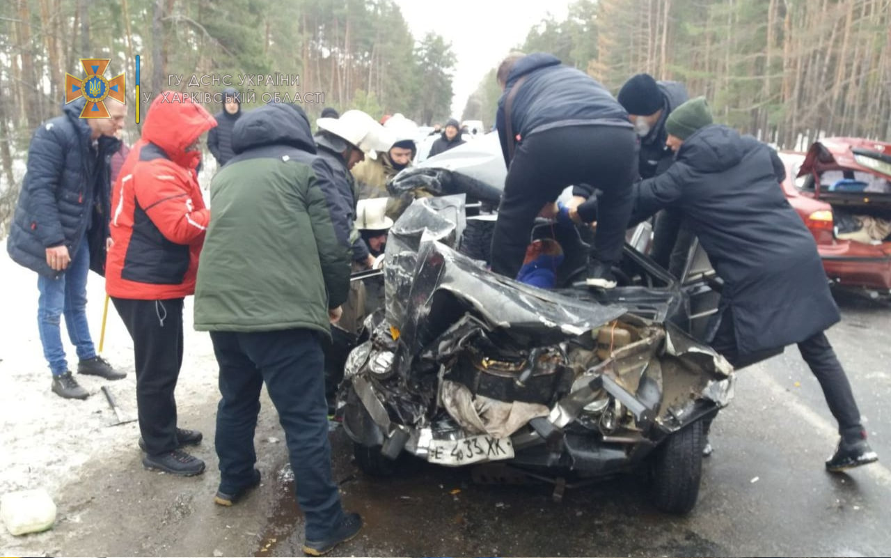 Под Харьковом — ДТП из пяти автомобилей.