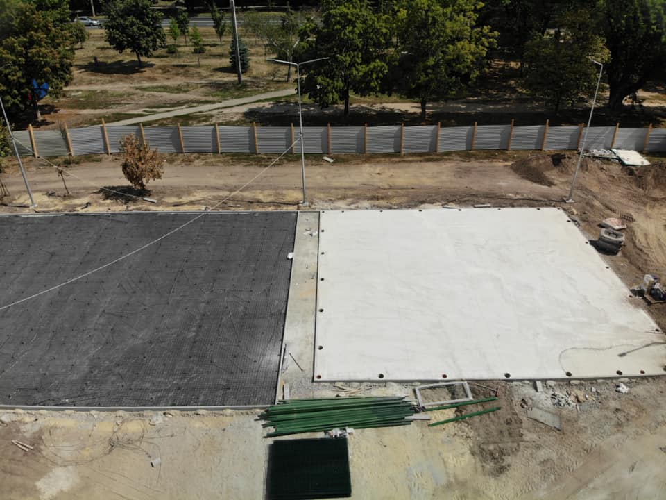 С зоной отдыха и развлечений: на Клочковской создают новый сквер фото 8 7