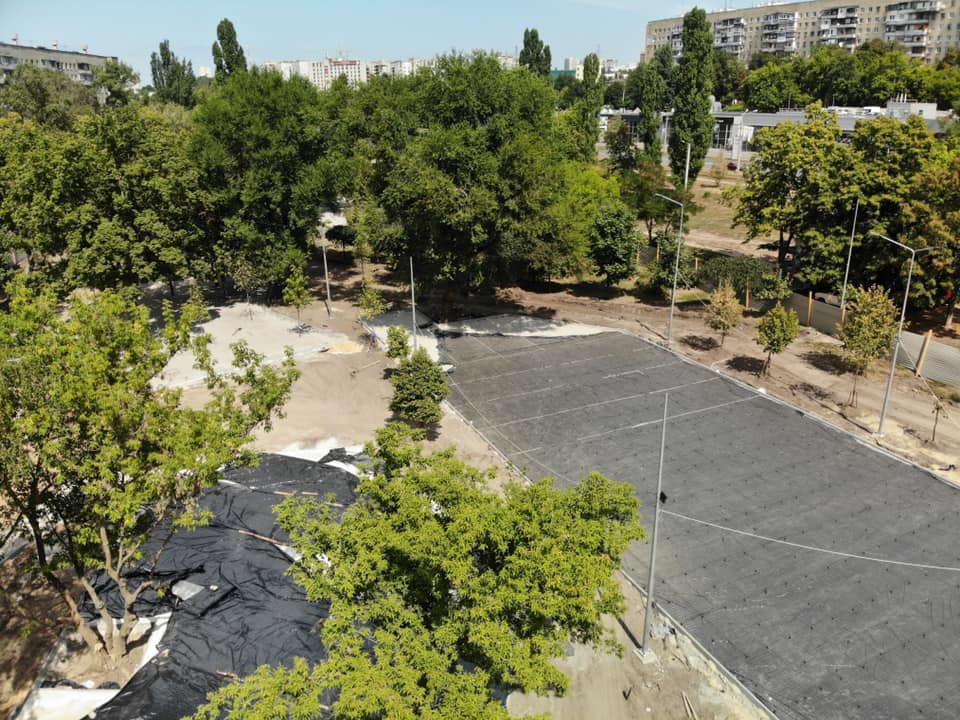 С зоной отдыха и развлечений: на Клочковской создают новый сквер фото 7 6