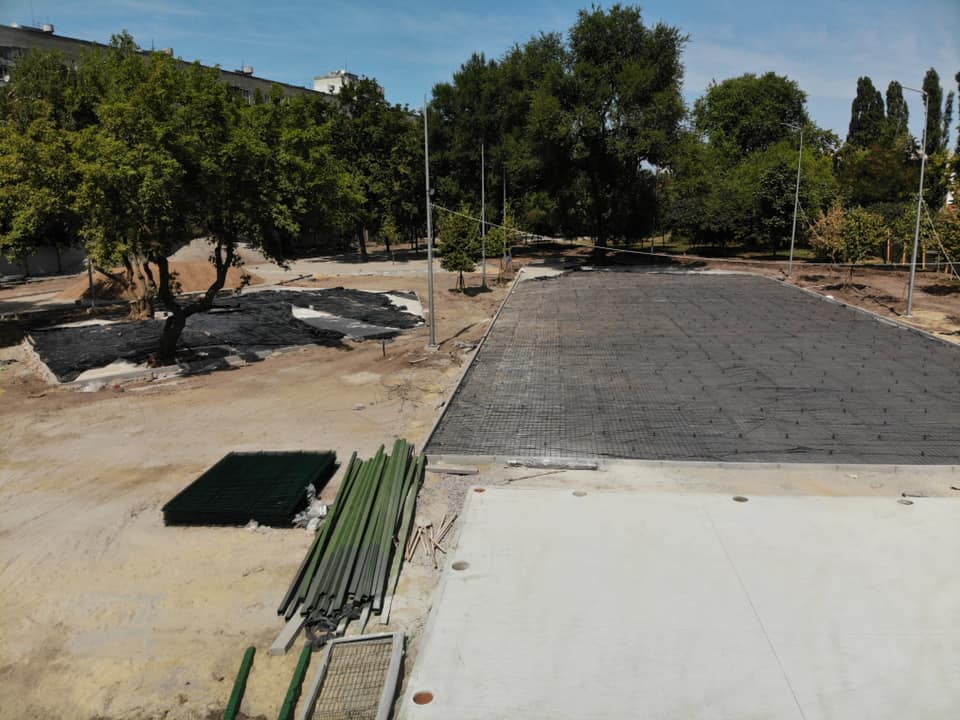 С зоной отдыха и развлечений: на Клочковской создают новый сквер фото 4 3