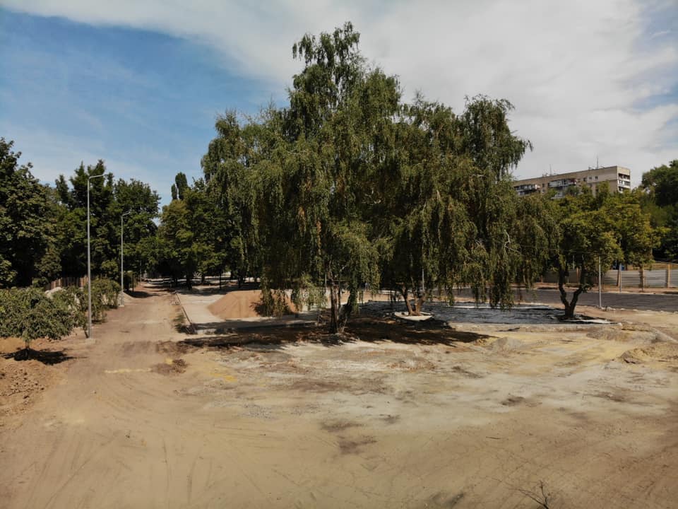 С зоной отдыха и развлечений: на Клочковской создают новый сквер фото 2 1