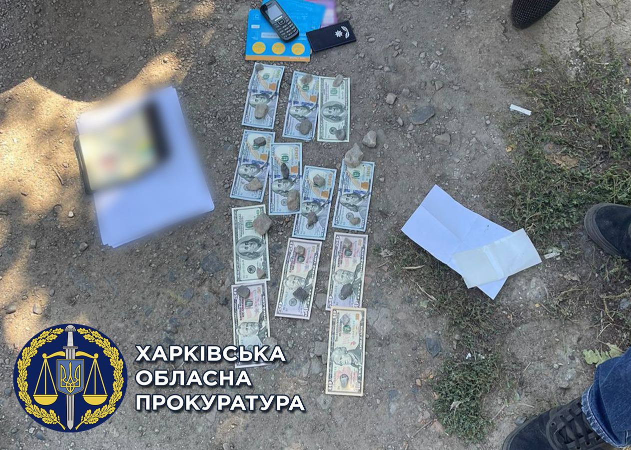 Обложил предпринимателей "данью": в Харькове на взятке поймали замначальника сектора полиции фото 1