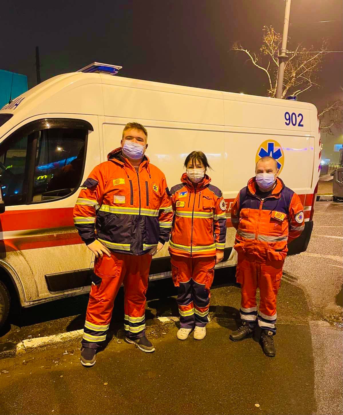 В Харькове медики "скорой" реанимировали младенца, который утонул в ванной.