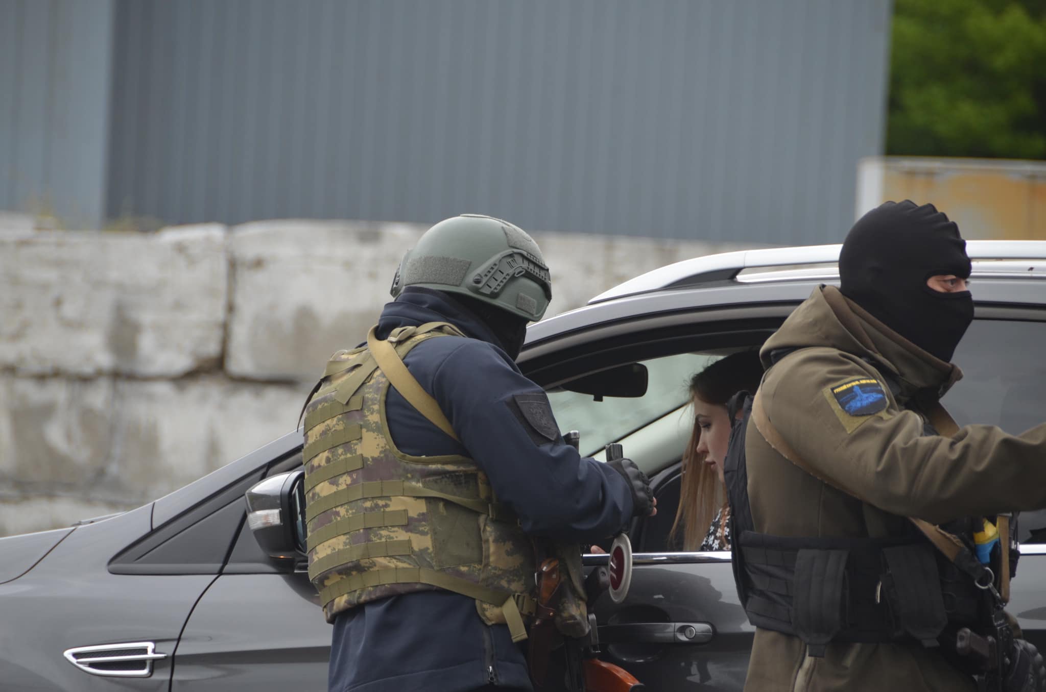 Поліцейські допомогли воїну з харківської бригади освідчитися у коханні дівчині.