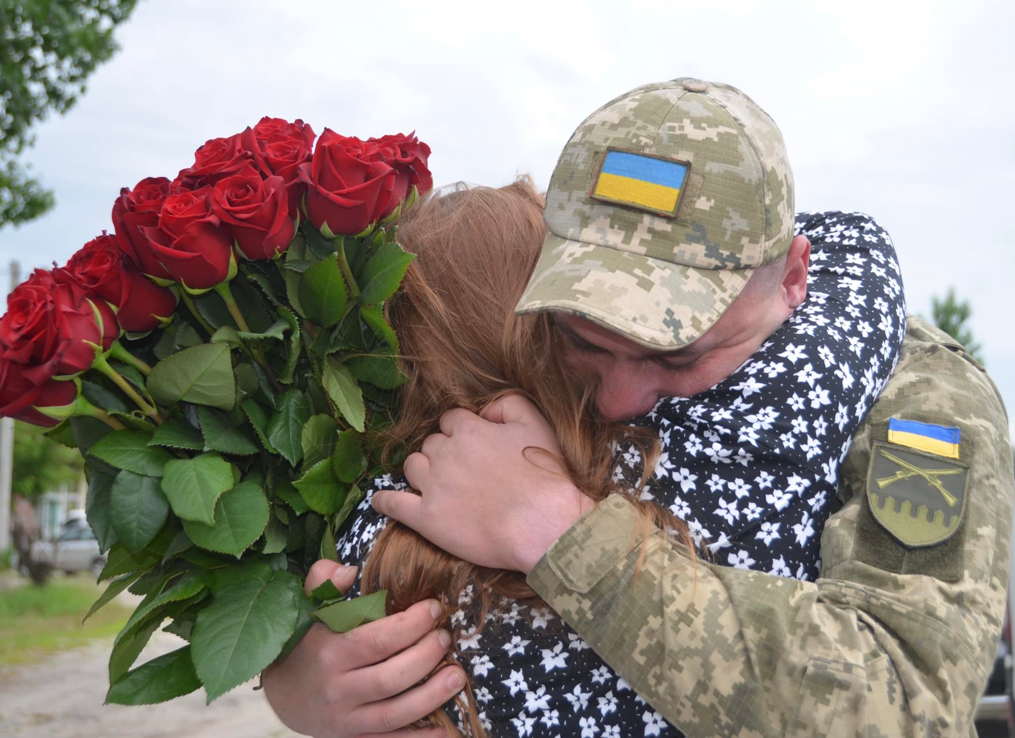 Поліцейські допомогли воїну з харківської бригади освідчитися у коханні дівчині.