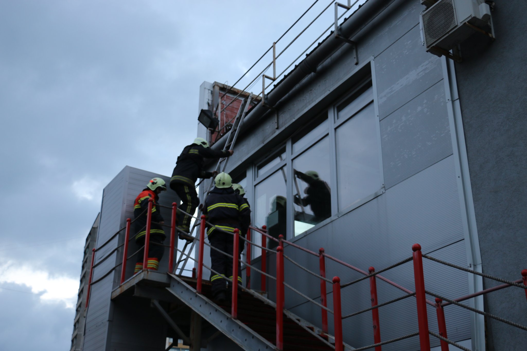 Росіяни обстріляли Слобідський район Харкова.