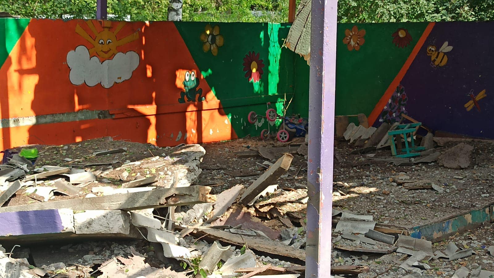 Росіяни обстріляли дитячий садок у Харкові.