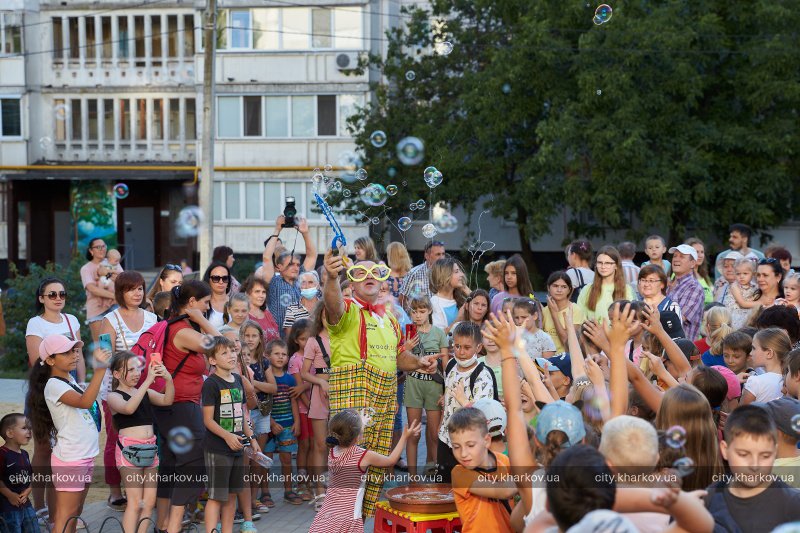 Детские площадки, стритбол, волейбол: на Салтовке открыли новую локацию для отдыха фото 5 4